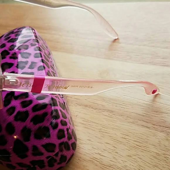 Betsey Johnson Sunglasses & Case - Picture 3 of 3